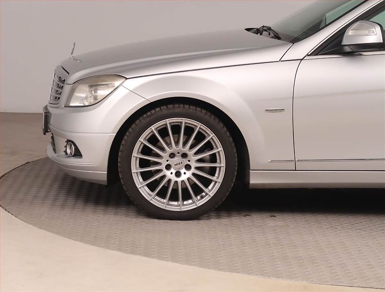 Mercedes-Benz Třídy C (2007) C 220 CDI, Vyhř. sedaček - fotka 14 z 15