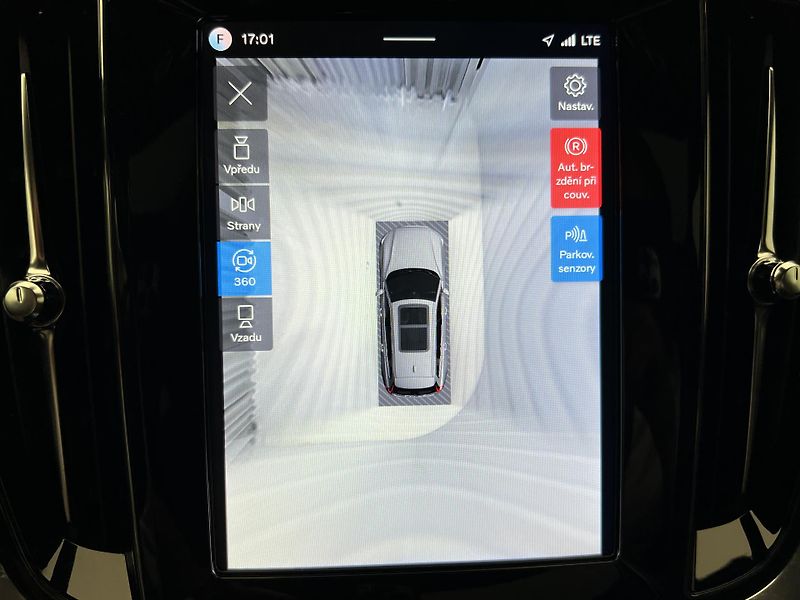 Volvo V60 T6 AWD DARK PLUS 1. maj. - fotka 31 z 49