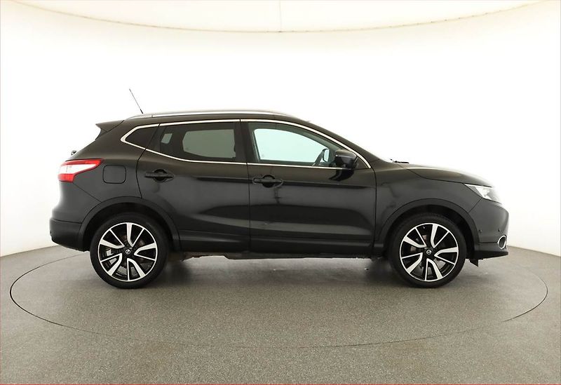 Nissan Qashqai (2015) Tekna 1.6 dCi, 4X4 - fotka 6 z 19