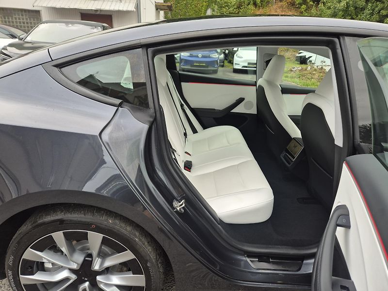 Tesla Model 3 LONG RANGE DUAL MOTOR SOH 93,5 - fotka 15 z 48