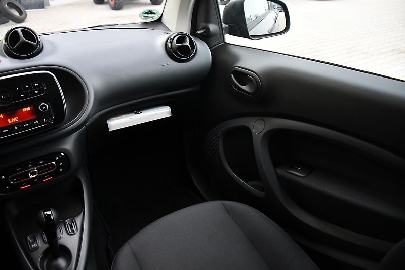 Smart Fortwo COUPE EQ 60KW - fotka 8 z 25