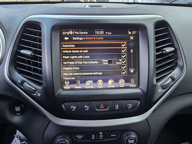 Jeep Cherokee 147kW 4x4 LIMITED KŮŽE NAV - fotka 39 z 49