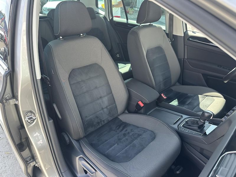 Volkswagen Golf Sportsvan (2014) 2.0 TDI 1. majitel, ser. kniha - fotka 14 z 41