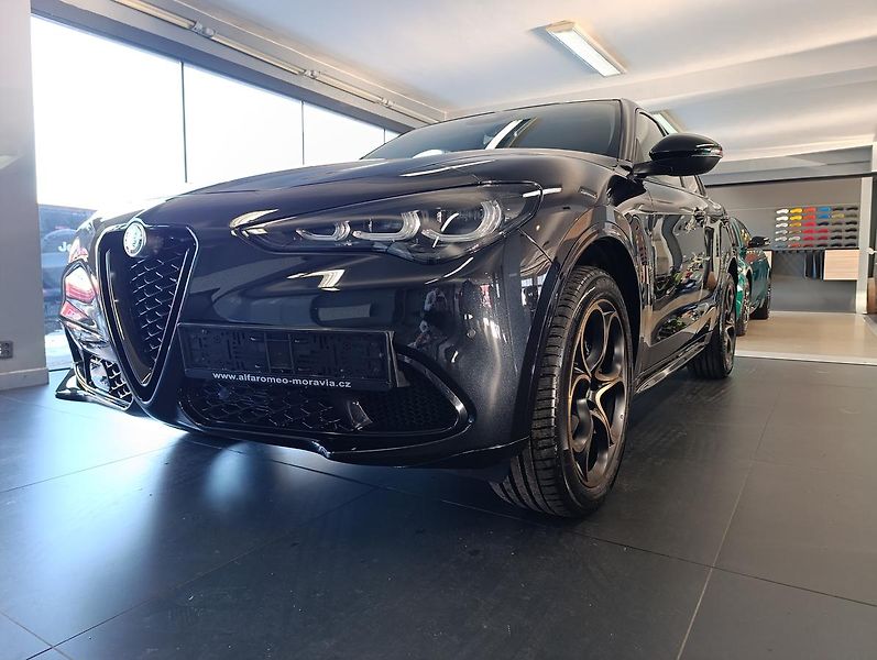 Alfa Romeo Stelvio Intensa 2,0Turbo 280k AWD - fotka 8 z 26
