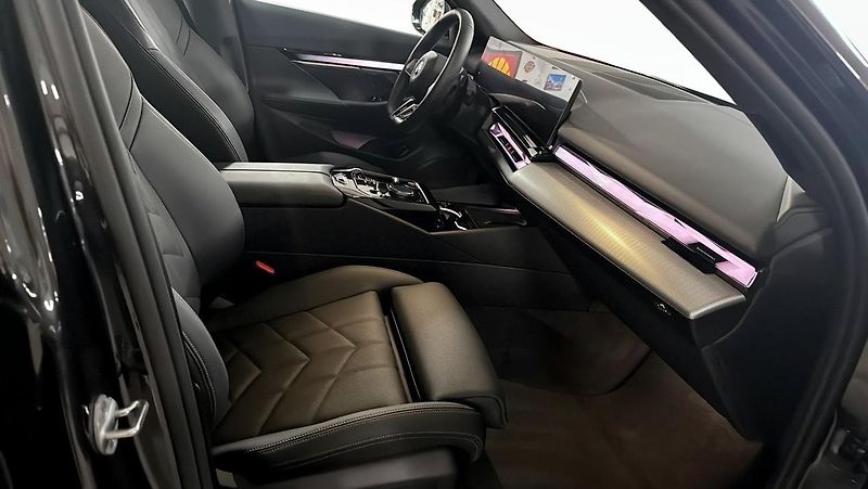 BMW Řada 5 530e AWD Touring MSport h/k - fotka 8 z 12