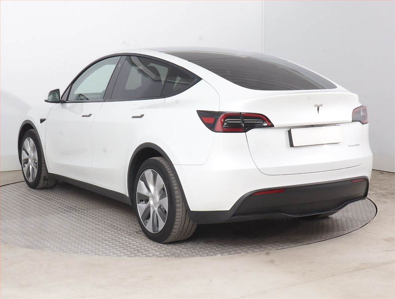 Tesla Model Y (2023) Long Range AWD 79kWh, SoH 92% - fotka 4 z 21