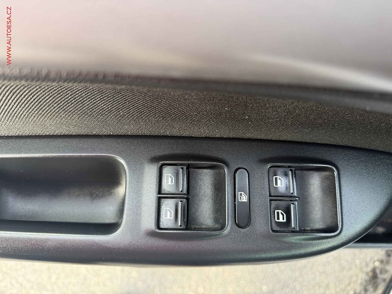 Škoda Octavia (2012) 2.0 TDi, AT, xenon, autoAC - fotka 11 z 17