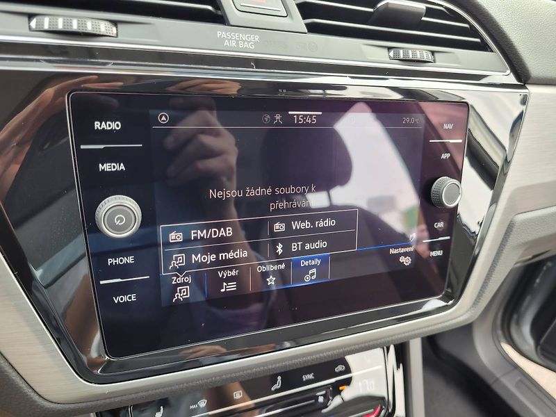 Volkswagen Touran 1.5 TSI DSG R-Line 7míst TAŽNÉ - fotka 26 z 50