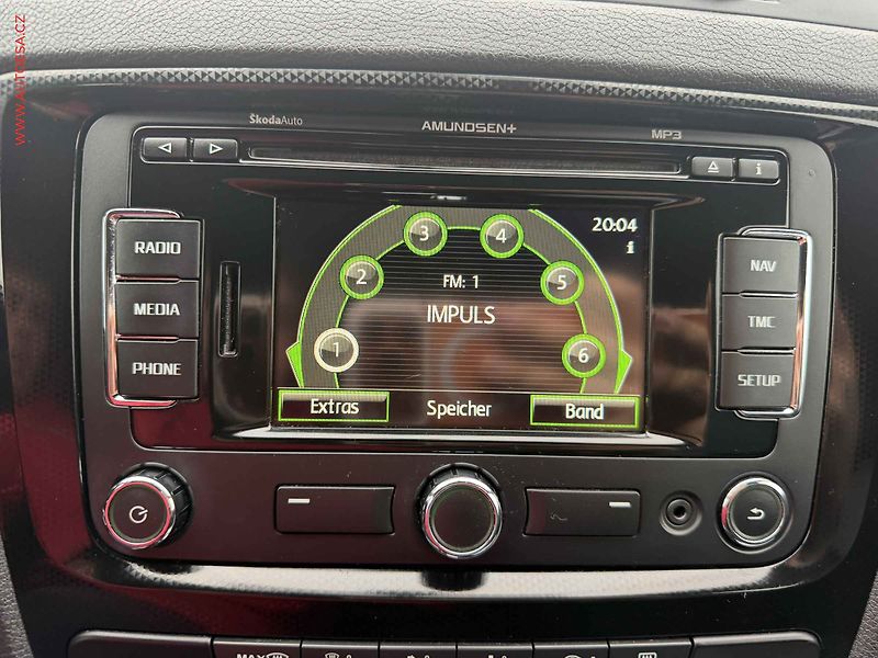Škoda Octavia (2012) 2.0 TDi, RS, DSG, xenon - fotka 16 z 18