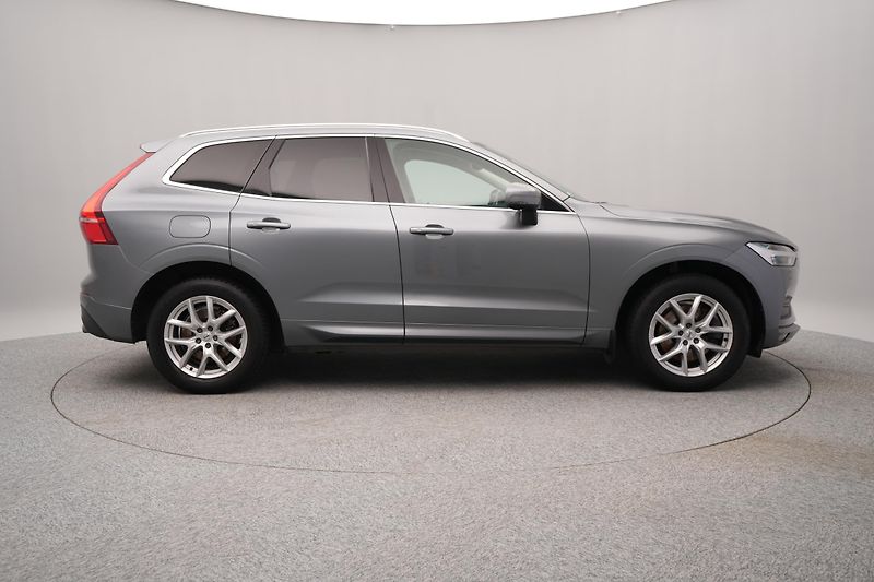 Volvo XC60 D4 AWD MOMENTUM PRO  - fotka 11 z 42