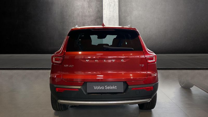 Volvo XC40 MOMENTUM, T3 FWD, 120 kW / 163 - fotka 5 z 27