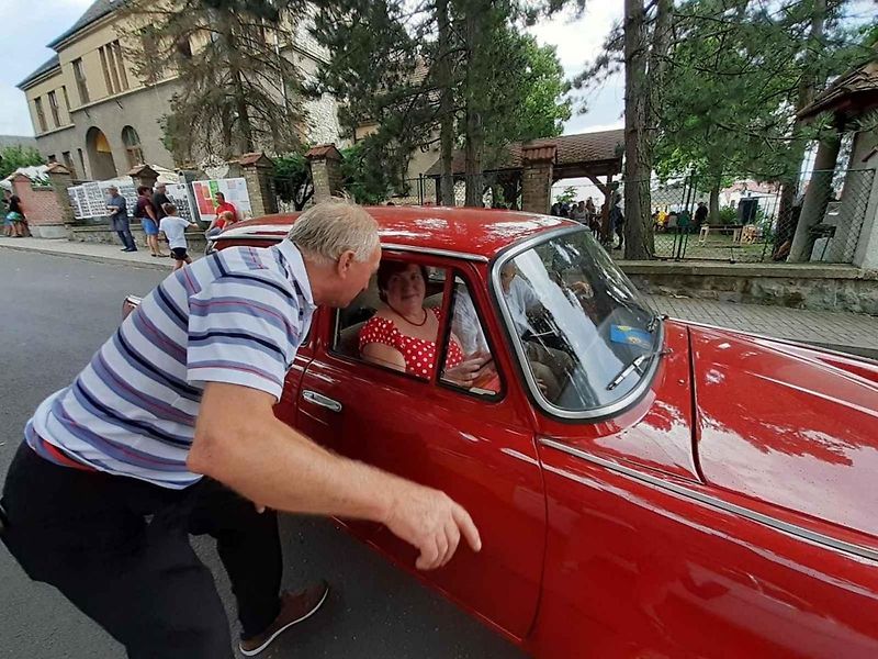 Do Hříškova dorazil na jubilejní veteránský sraz rekordní počet vozidel.