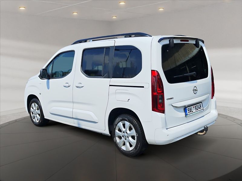 Opel Combo 1,5 CDTI 96 Elegance+ - fotka 5 z 11