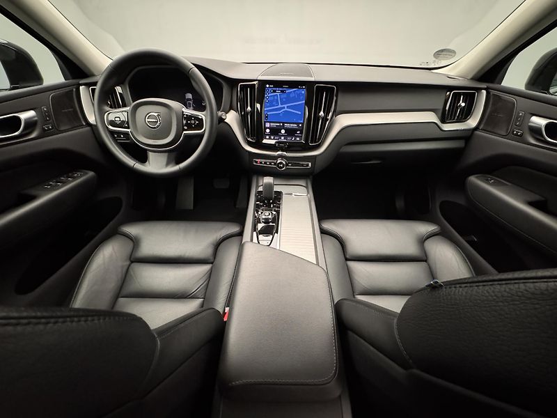 Volvo XC60 T6 AWD RECHARGE BRIGHT PLUS  - fotka 2 z 48