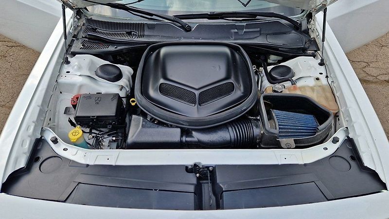 Dodge Challenger 5.7L V8 Hemi/Shaker/kůže/375 P - fotka 7 z 19