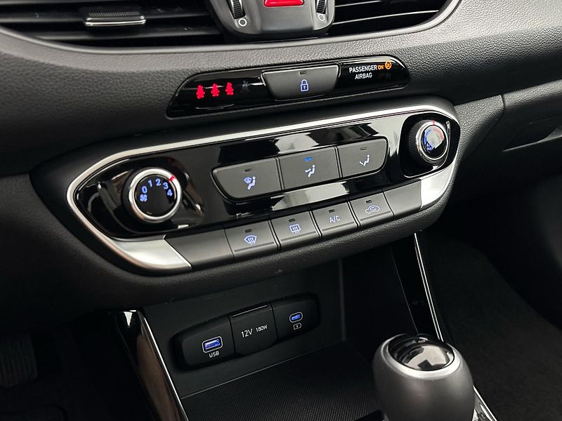 Hyundai i30 Smart DCT - fotka 19 z 26