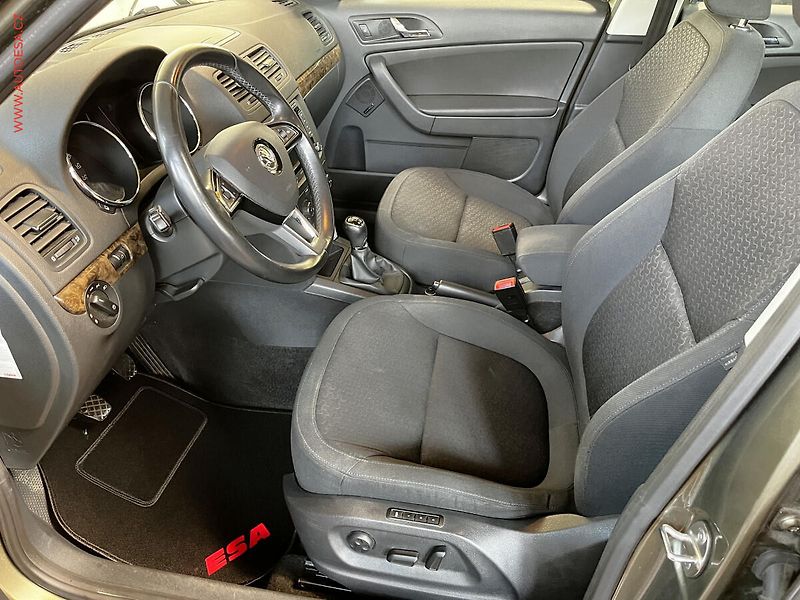 Peugeot 5008 (2010) 1.6i, 1.maj, AAC, tempo - fotka 9 z 16