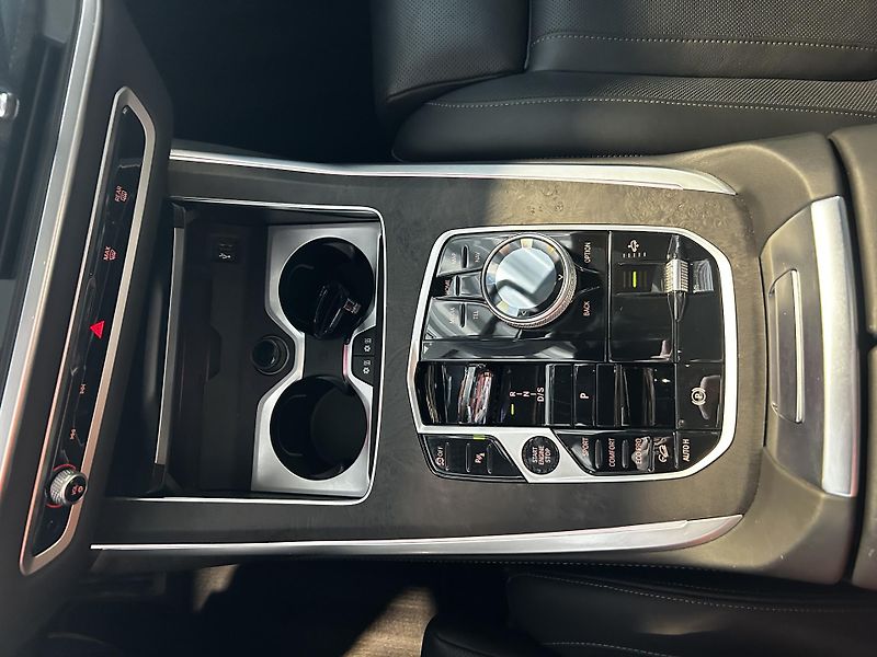 BMW X7 (2024) xDrive 40i M Paket  - fotka 11 z 21