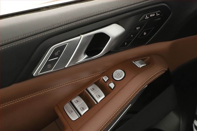 BMW X7 (2019) xDrive30d - fotka 23 z 29