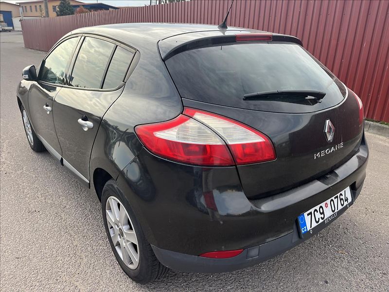 Renault Mégane 1,6 i KLIMA ALU 2x KOLA - fotka 8 z 36