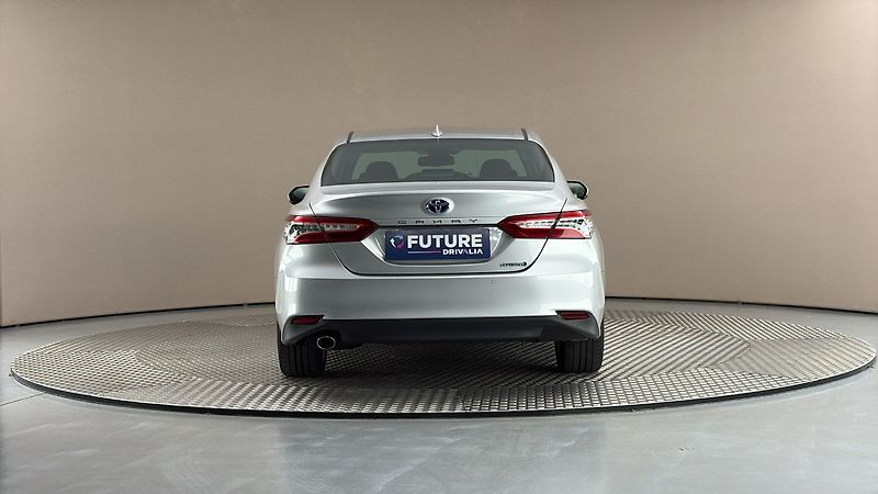 Toyota Camry 2.5 Hybrid AUT Executive - fotka 5 z 27