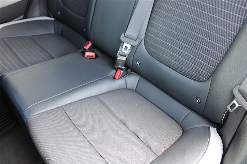 Kia Stonic 1,4 i  NOVÉ V ČR,PREMIUM,34TKM - fotka 25 z 33