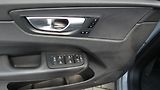 Volvo XC60 B4 mHEV AWD Plus Dark - náhled 9