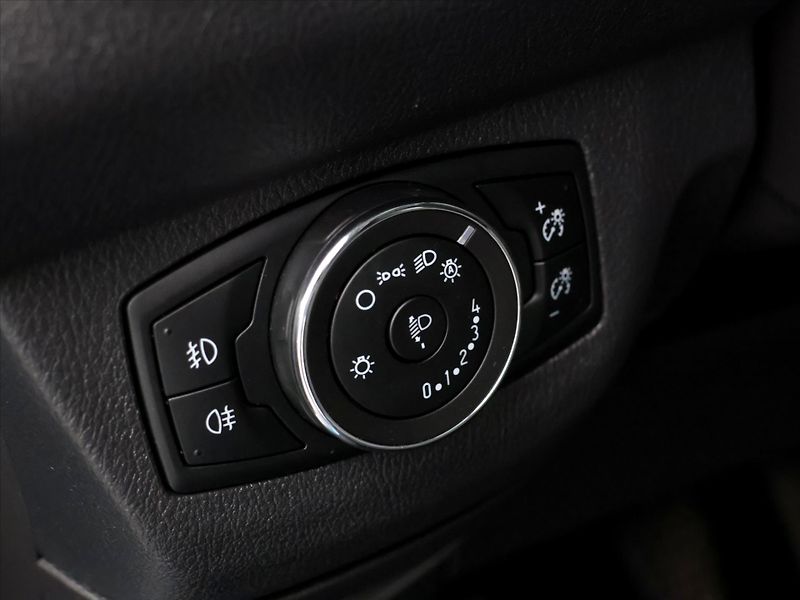 Ford Tourneo Courier 1,0 EB 74kW CZ  Titanium 1.Maj - fotka 15 z 28