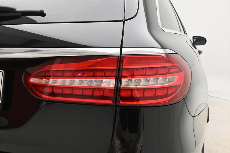 Mercedes-Benz Třídy E 2,0 220D 147kW 9G-TRONIC Záruk - fotka 29 z 30
