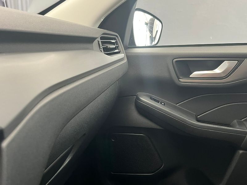 Ford Kuga 2.5 HEV 4X4 REZERVOVÁNO - fotka 31 z 70