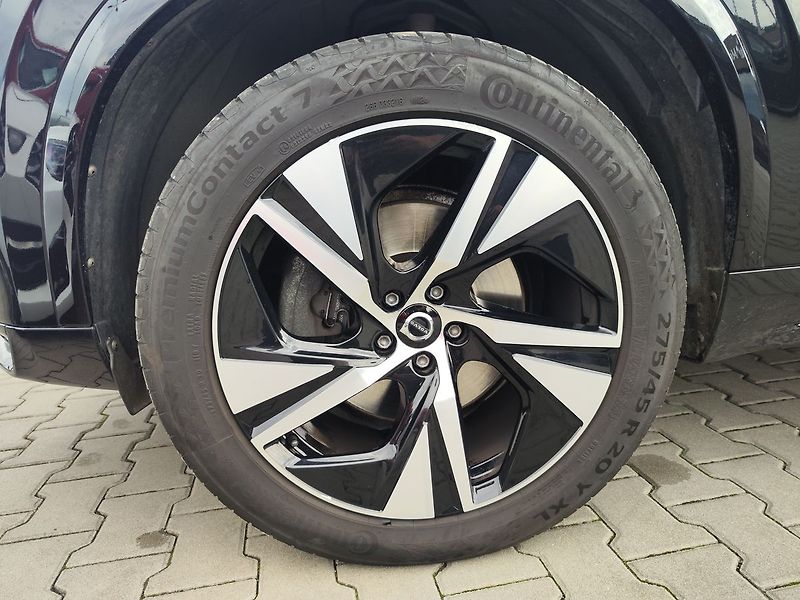 Volvo XC90 B5 2.0/173kW R-Design AT 4x4 - fotka 39 z 39