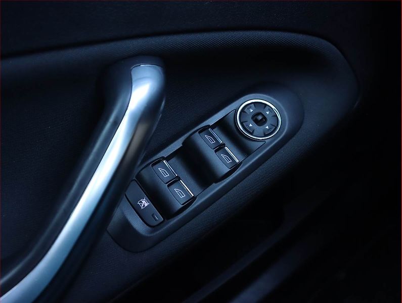 Ford Mondeo (2013) 2.0 TDCi, Automat, Navi - fotka 18 z 19