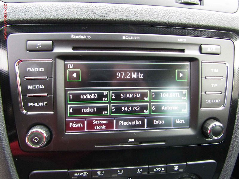 Škoda Octavia (2012) 2.0 TSi, RS, DSG, xenon, TZ - fotka 15 z 19
