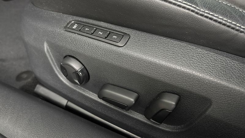 Škoda Superb 2.0 TDI DSG Style Combi - fotka 21 z 28
