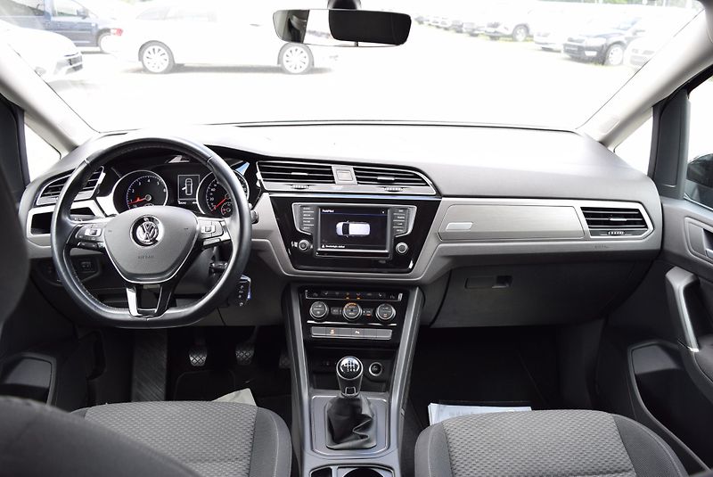 Volkswagen Touran (2017) 1.4TSI 110kw CLBMT TAŽ NAV APP - fotka 17 z 50