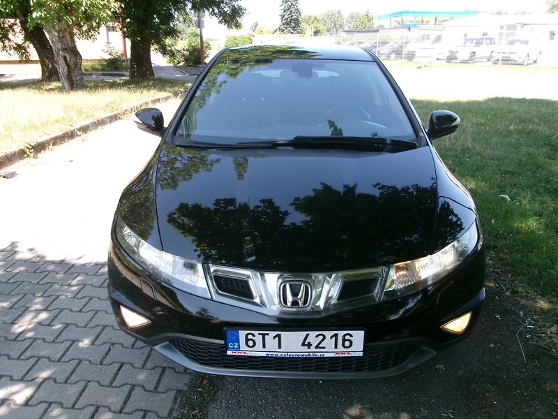Honda Civic (2009) 1,8 VTEC PANORAMA ČR - fotka 2 z 23