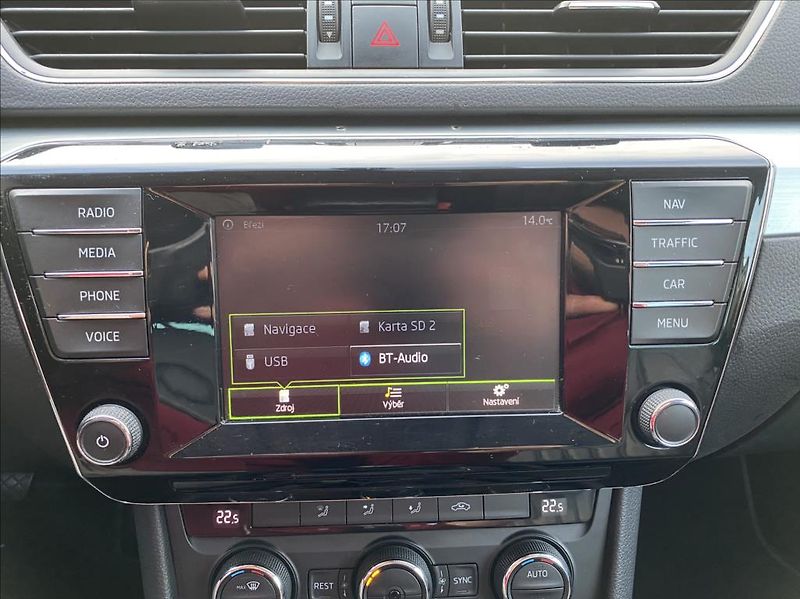 Škoda Superb 2,0 TDI  Ambition / NAVI - fotka 32 z 41