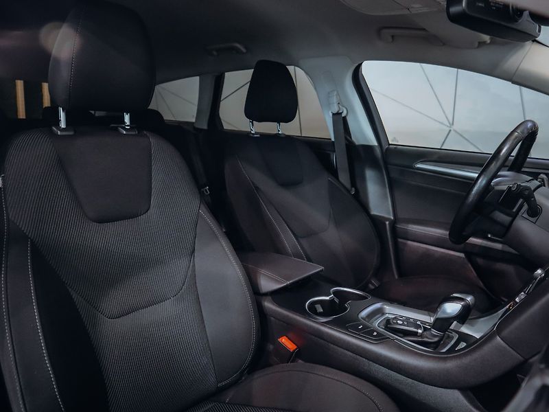 Ford Mondeo 2.0TDCi Titanium 132kw AWD - fotka 23 z 26