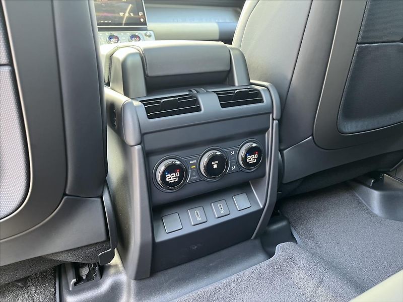 Land Rover Defender (2026) 4,4 110 OCTA P635 V8 AWD - fotka 19 z 21
