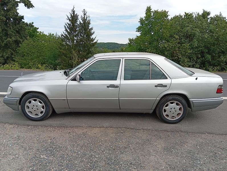 Mercedes-Benz Třídy E E 200 D - fotka 3 z 18
