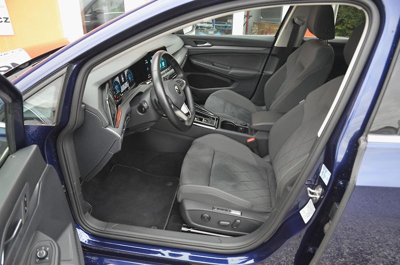 Volkswagen Golf (2022) 2.0 TSi 140kW DSG Style iQ-LED - fotka 21 z 50