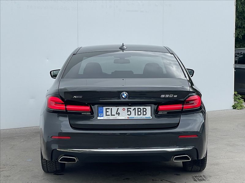 BMW Řada 5 2,0 530e xDrive A8 Luxury Line - fotka 21 z 22