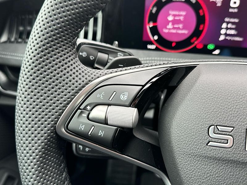 Škoda Superb Combi Sportline 2,0 TDI 110 kW - fotka 18 z 24