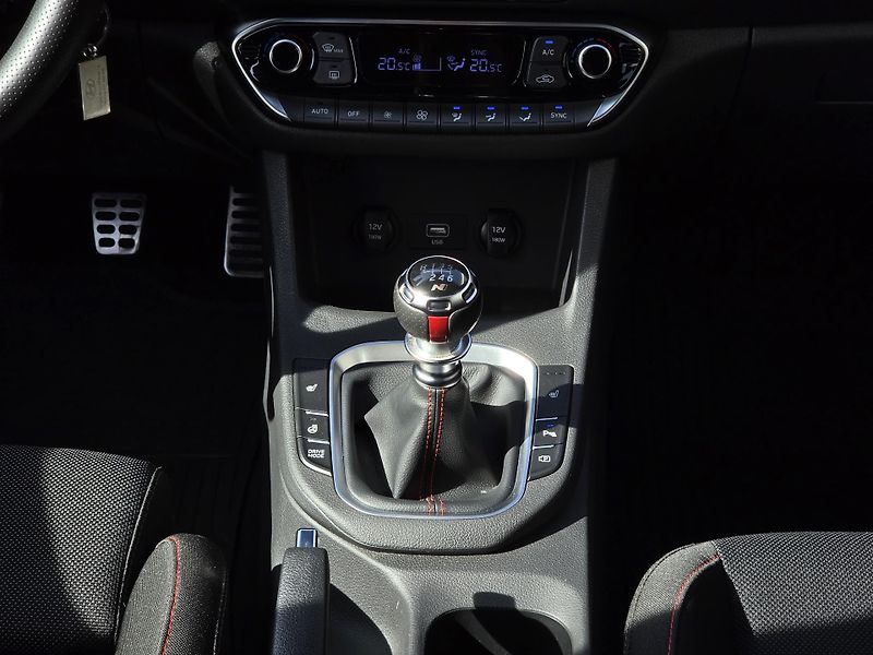 Hyundai i30 (2022) 1,5 TGDI 117kW N Line HB - fotka 15 z 16