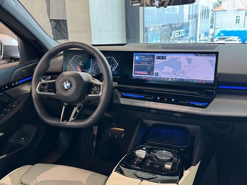 BMW Řada 5 540d xDrive, Bowers, Ventilace - fotka 33 z 34
