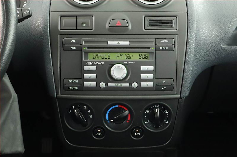 Ford Fiesta (2007) 1.3 i, po STK, slušný stav - fotka 9 z 11