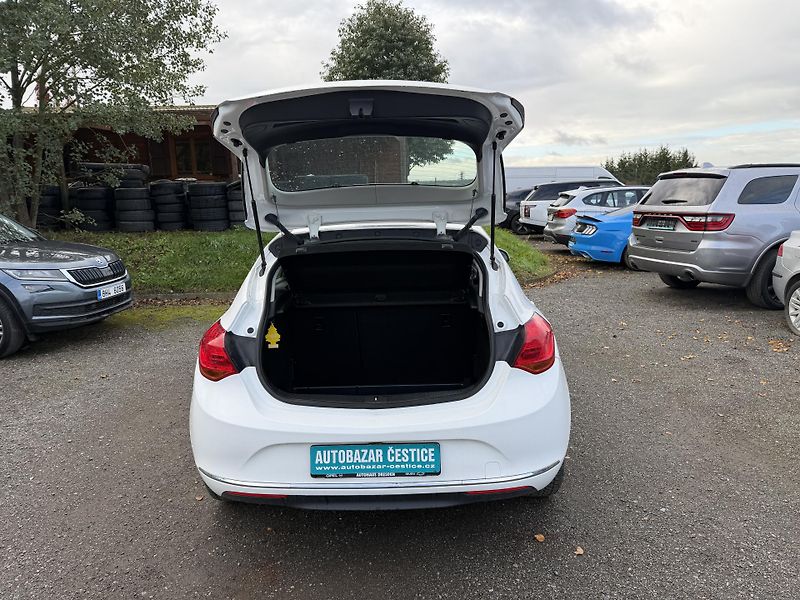 Opel Astra 1.6i - fotka 9 z 22