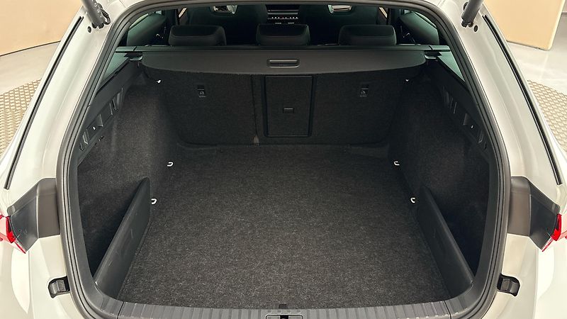 Škoda Octavia 2.0 TSI DSG RS Combi - fotka 17 z 26
