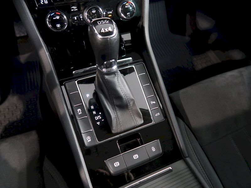 Škoda Superb (2019) STYLE 2.0TDI 140KW 4x4 DSG WEB - fotka 32 z 42
