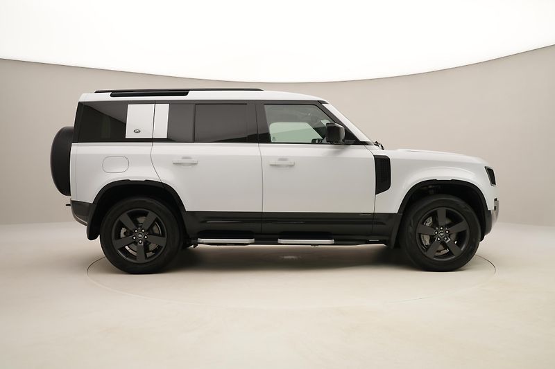 Land Rover Defender 110 P400 HSE AWD AUT REZERVACE - fotka 13 z 49